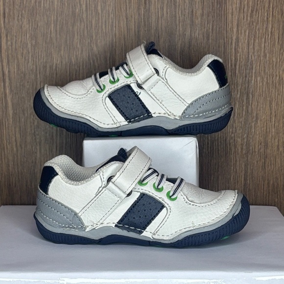 🔥🔥🔥Stride Rite White, Blue  and Gray Kids Sneakers Size: 7W Boys🔥🔥🔥 - Picture 3 of 9